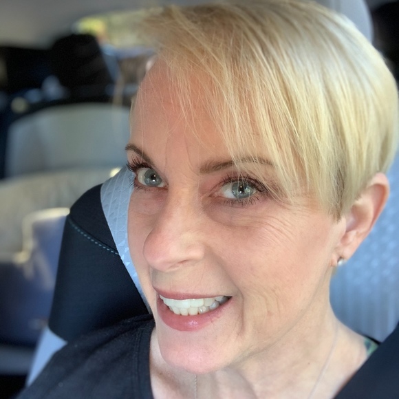 Meet your Posher, Lisa - Picture 1 of 1